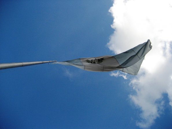 Al pie de la Bandera Nacional