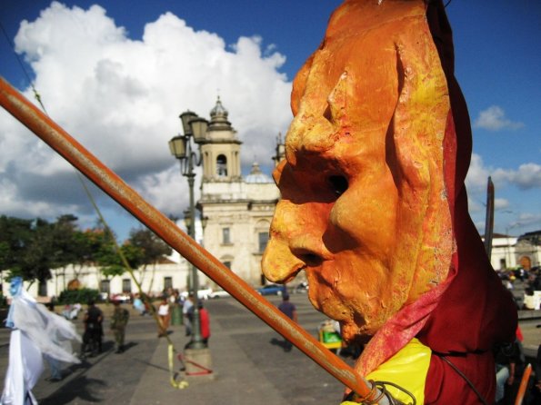 ExtraÃ±a Mascara y la Catedral de Guatemala