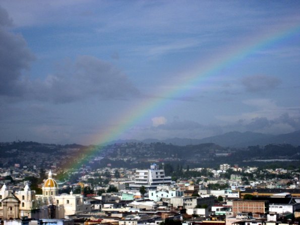 El arco iris cerca de la Iglesia de la Merced