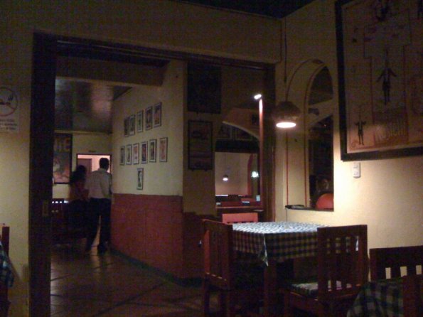 Dentro del Circus Bar