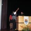 Jimmy Wales recibiendo instrucciones