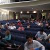 Primeros asistentes a la conferencia