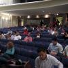 Primeros asistentes a la conferencia