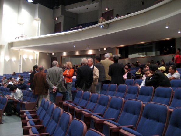 El auditorio empieza a llenarse