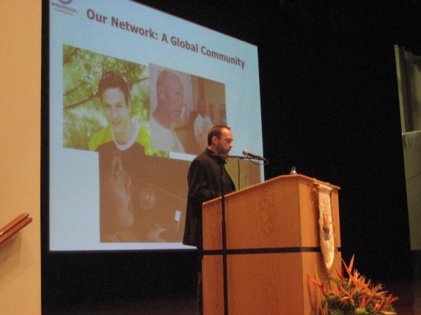Jimmy Wales -  Nuestra red: Una comunidad global