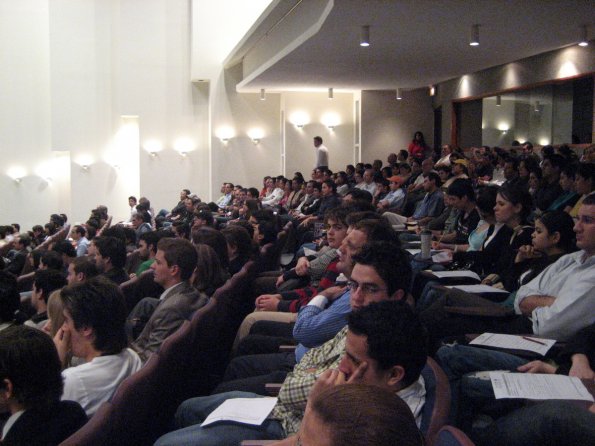 Publico asistente a la conferencia