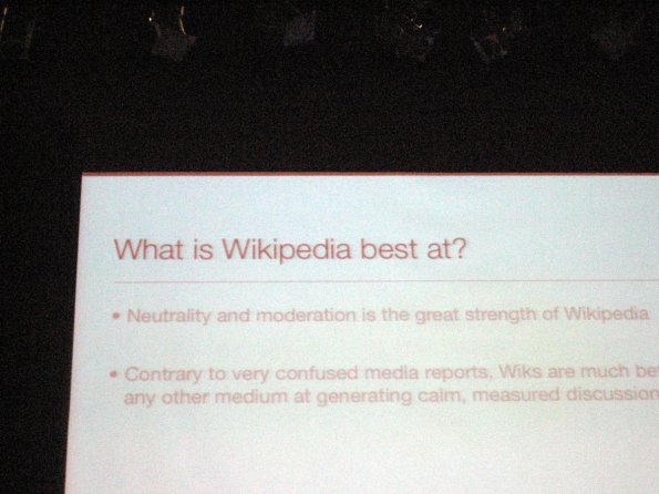 En que es mejor wikipedia?