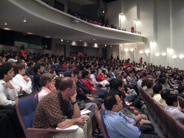 Publico asistente a la conferencia