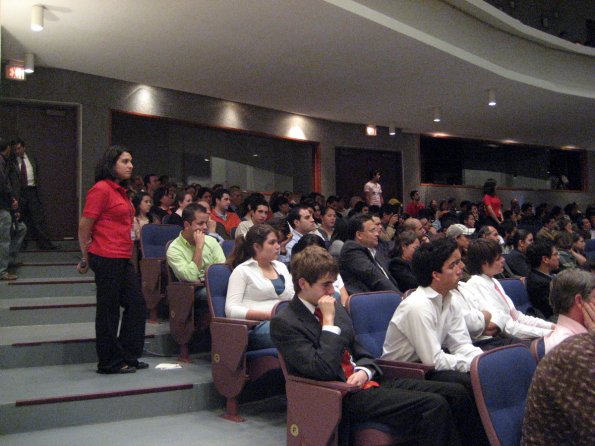 Publico asistente a la conferencia