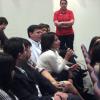 Una de las asistentes haciendo una pregunta