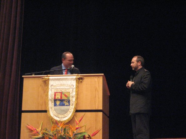 El Rector de la UFM y Jimmy Wales
