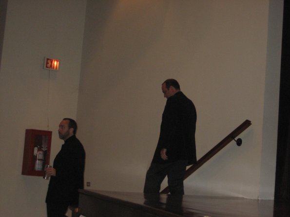 Jimmy Wales terminando su conferencia