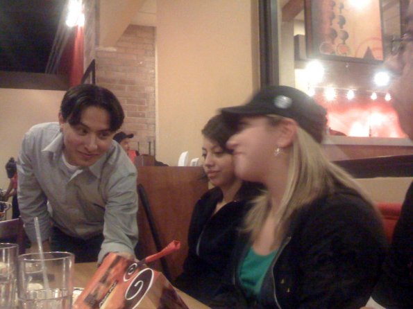 Sakis entrevistando a Majo