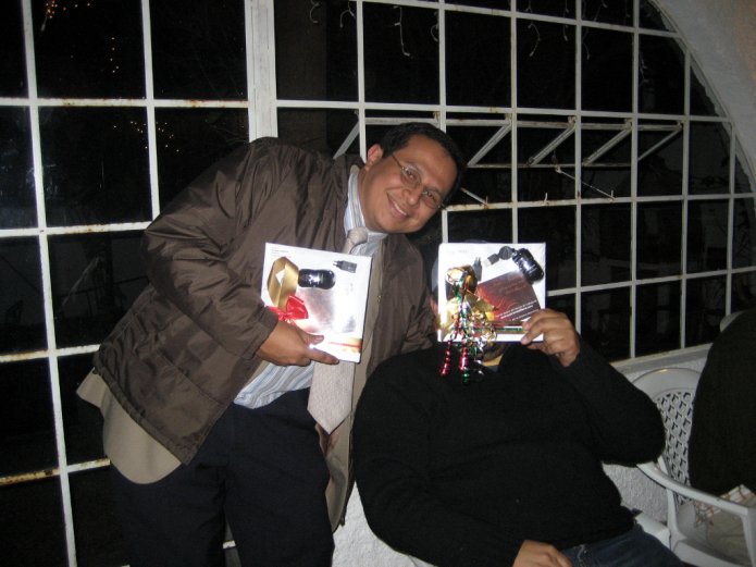 Los que se llevaron los regalos de quienes no llegaron Los que se llevaron los regalos de quienes no llegaron