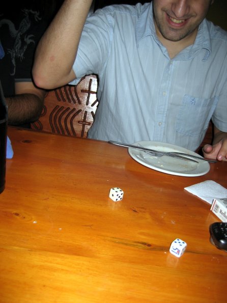 Pablo Rigazzi tirando los dados