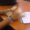 Contanto el Dinero para comprar un iPhone 3G Prepago