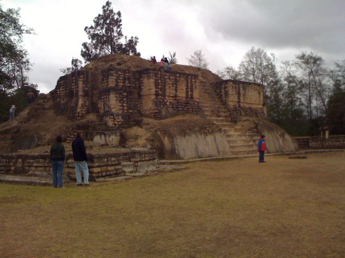 Templo en Iximché Templo en Iximché