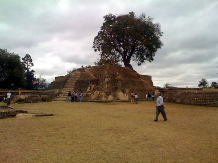 Templo en Iximché Templo en Iximché