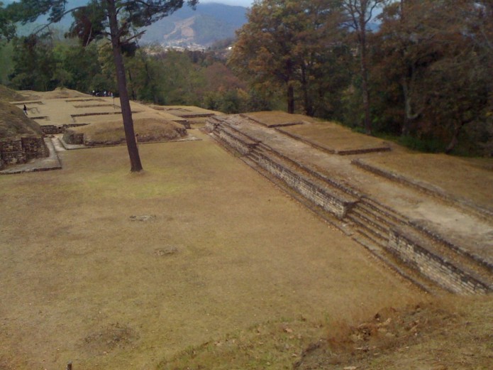 Patio de Iximché