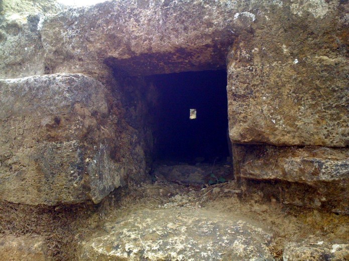 Un tunel en uno de los templos