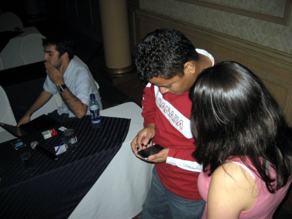 Probando el iphone de leo prieto