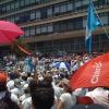 Manifestantes en la Plaza Italia