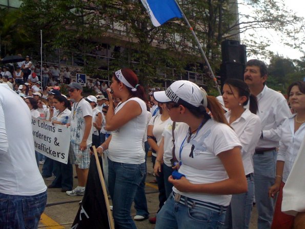 Manifestantes en la Plaza Italia