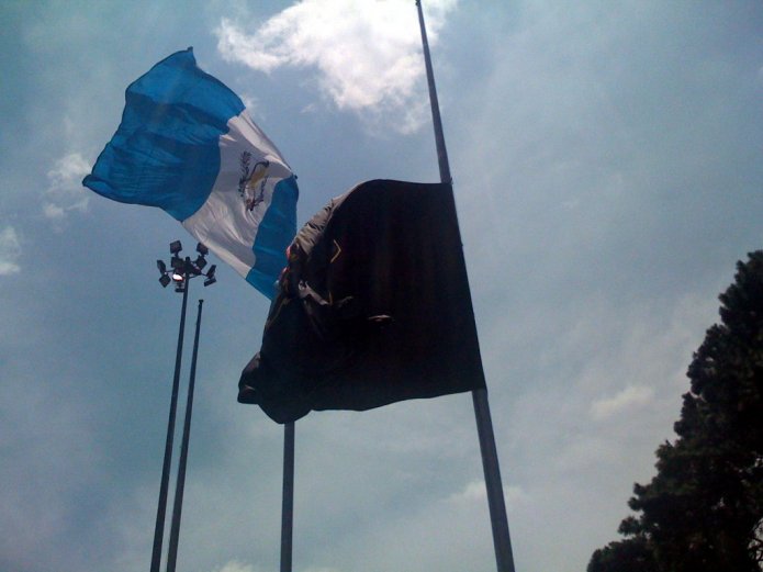 Bandera de la Municipalidad y de Guatemala Bandera de la Municipalidad y de Guatemala