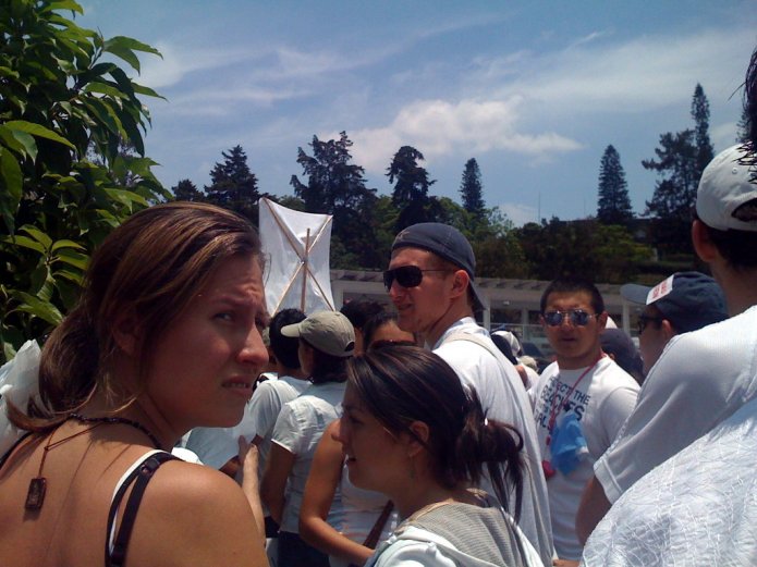 Manifestantes en centro cívico