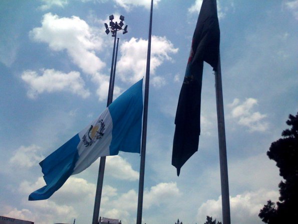 Bandera de la Municipalidad y de Guatemala - 2