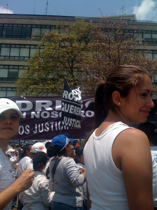 Manifestantes en centro cívico