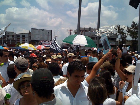 Manifestantes en centro cÃ­vico