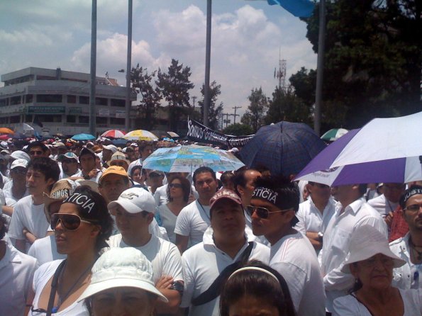 Manifestantes en centro cÃ­vico