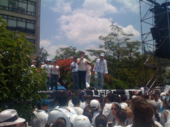 Tarima donde los que quisieran podÃ­an hablar