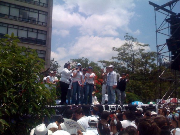 Tarima donde los que quisieran podÃ­an hablar