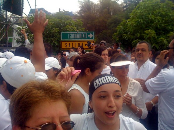 "Exigimos"