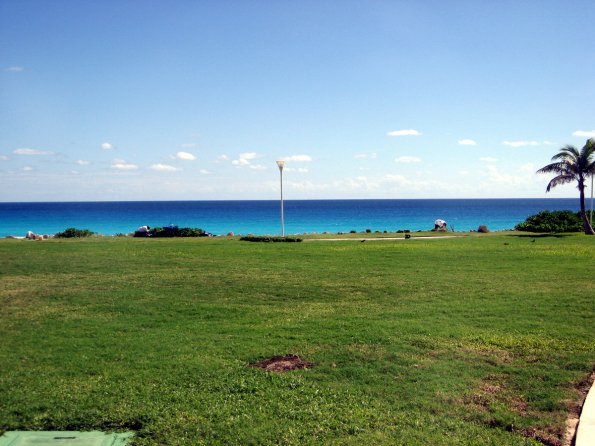 Vista del mar, afuera del Hilton