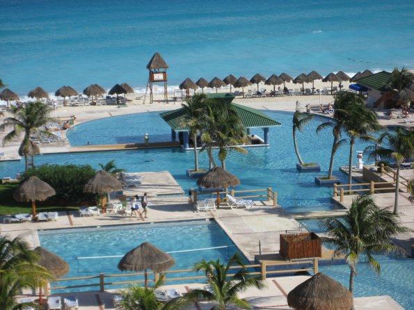 &Aacute;rea de picinas del hotel