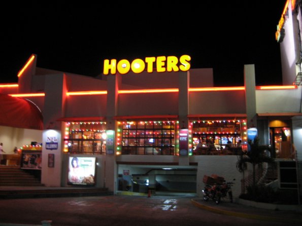 Hooters en CancÃºn