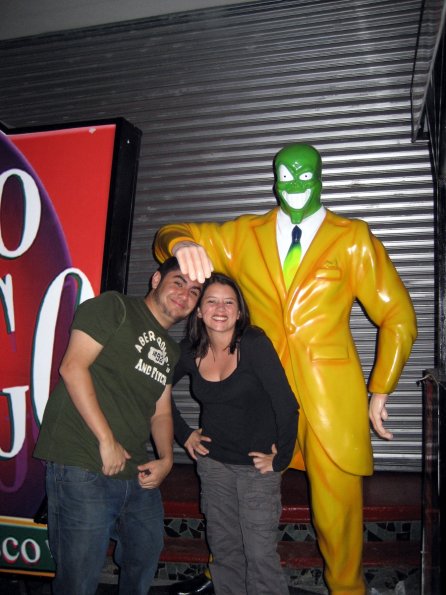 Junto a la Mascara