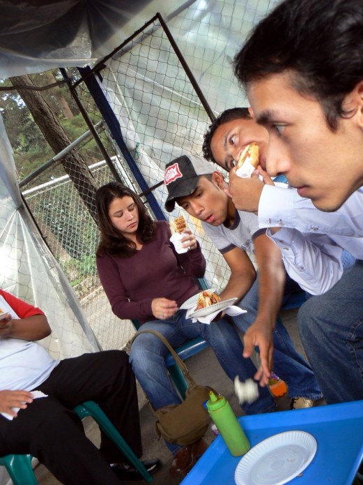 La mara tramando