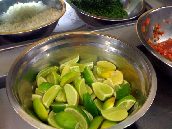 Traste con limones