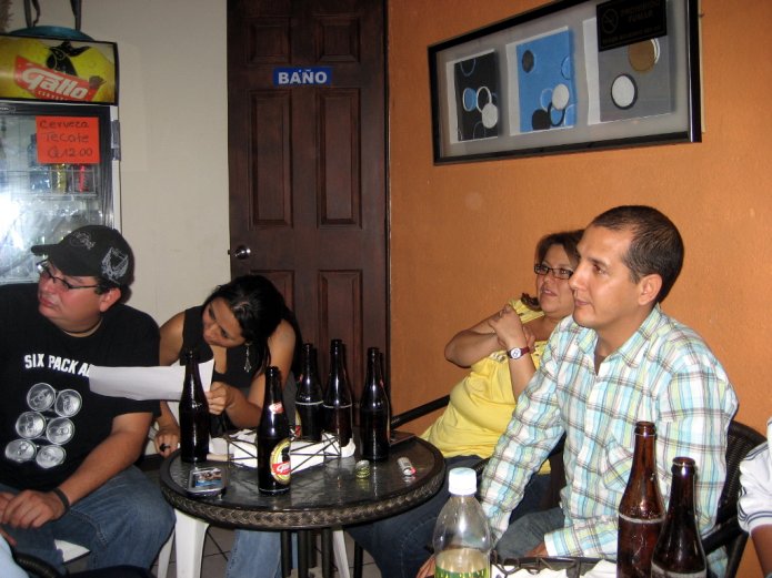 Todos con caras de saber si les van a caber los shucos Todos con caras de saber si les van a caber los shucos